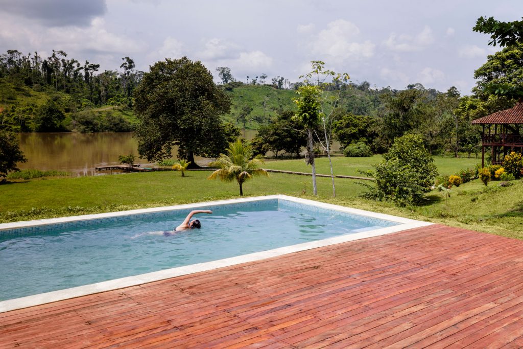 der-pool-der guacimo-lodge-ist-immer-da-wenn-sie-eine-erfrischung-nach-einer-yogastunde-brauchen.